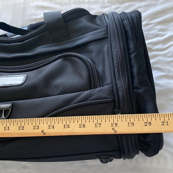 TravelPro Flight Pro 2 Black Black Expandable Duffel Bag NWOT - Picture 11 of 12